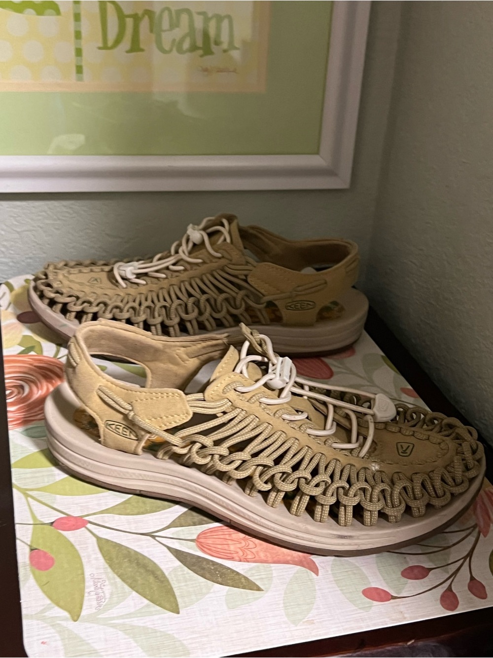 Keen UNEEK Women’s Sandals Yellow Daisies On Side - Picture 5 of 9